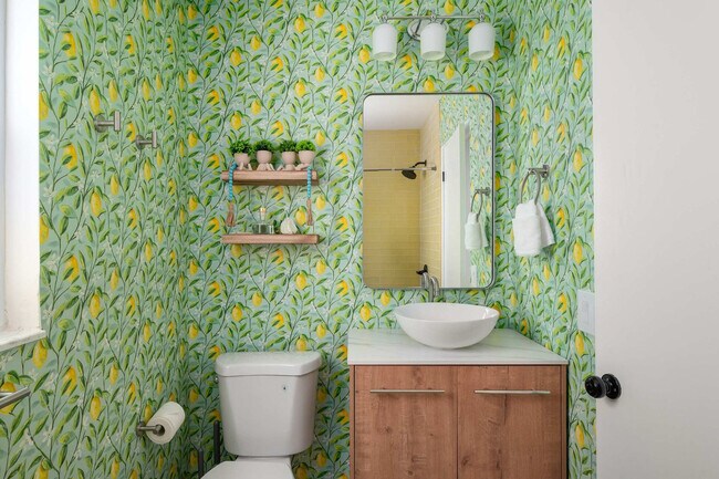 Building Photo - 84 21st Terrace SE