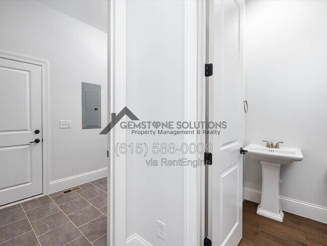 Building Photo - 631 Silva Ln