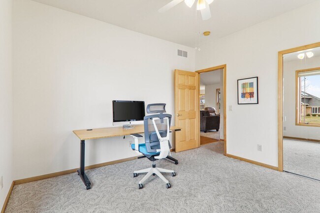 Building Photo - 9621 Shadow Wood Dr