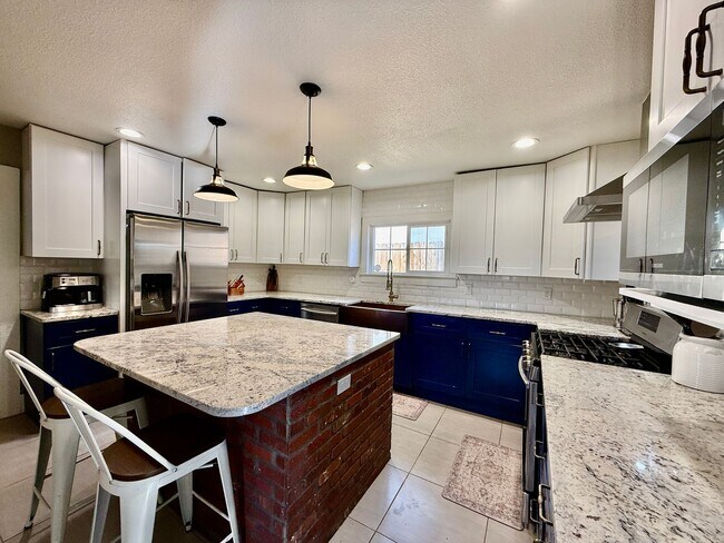 Building Photo - Charming 3-Bedroom Home in the Heart of Co...