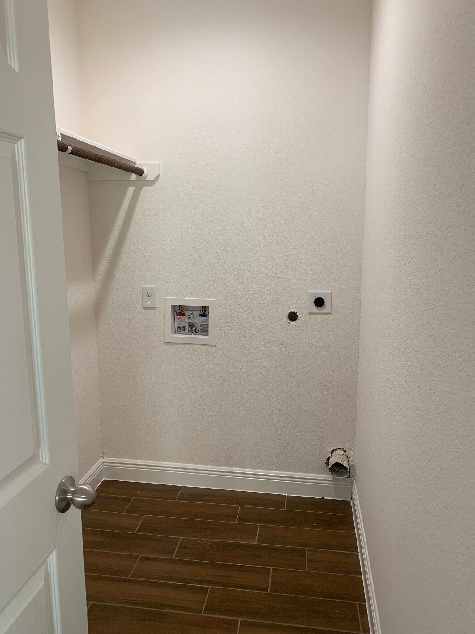 Building Photo - 5622 Ridgeway Dr