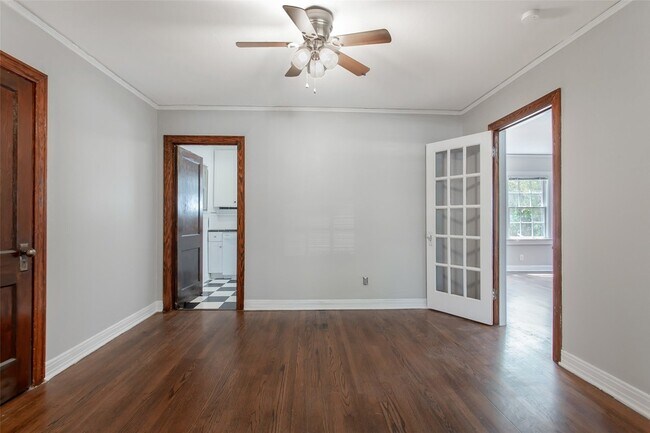 Building Photo - 5918 La Vista Dr