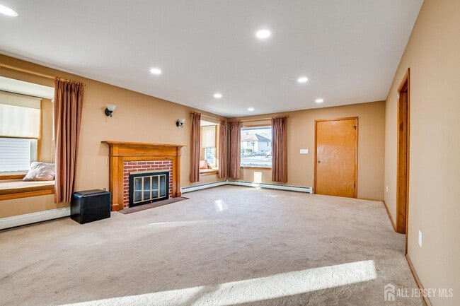 Building Photo - 92 Coleman St