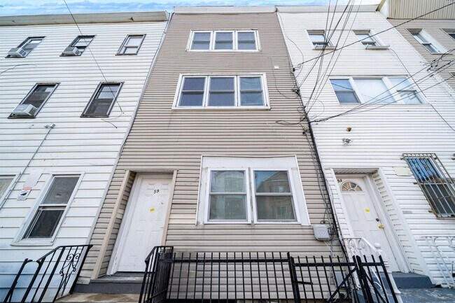 Building Photo - 59 Hutton St