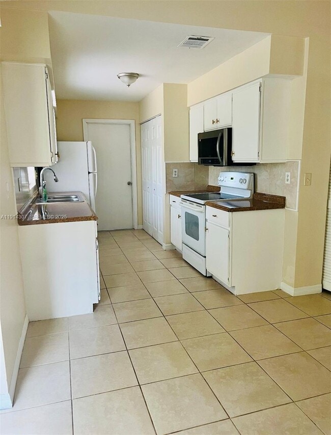 Building Photo - 807 Mountbatten Ln