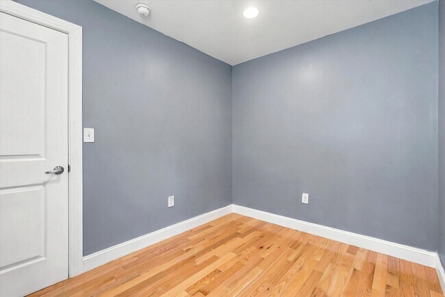 Building Photo - 2504 Manton St