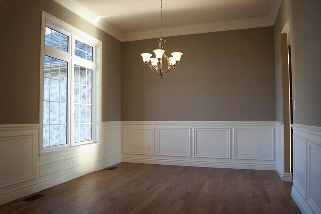 Building Photo - 1923 Lasso Cir