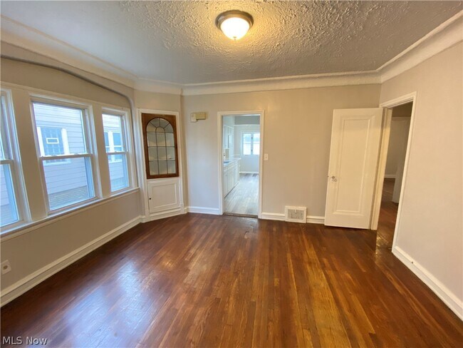 Building Photo - 1478 Sherbrook Rd