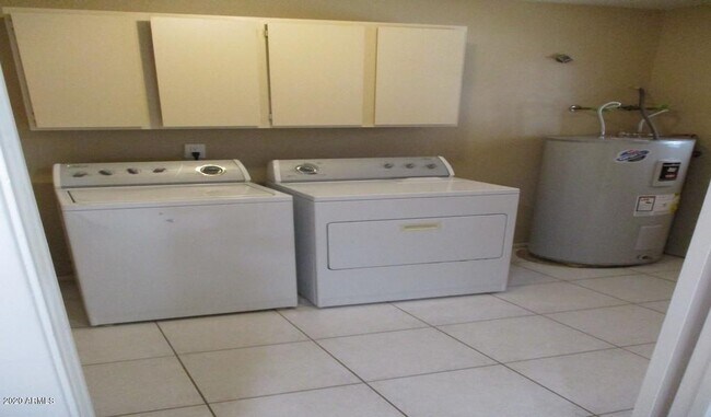 Building Photo - 8020 E Krail St