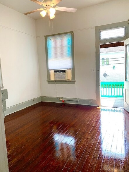 Building Photo - 1800 Dante St