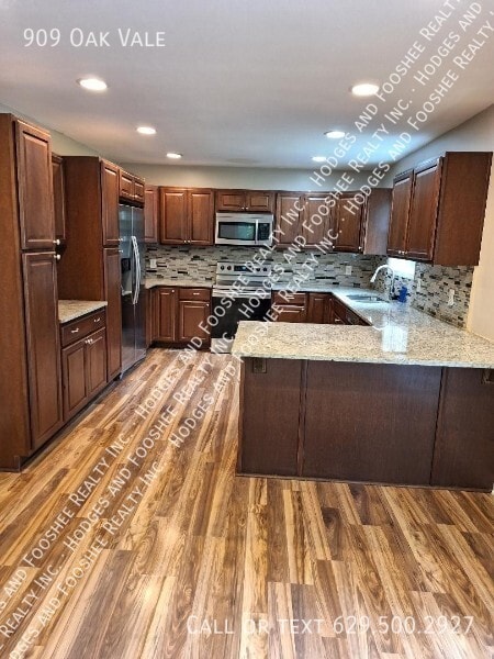 Primary Photo - 909 Oak Vale Dr