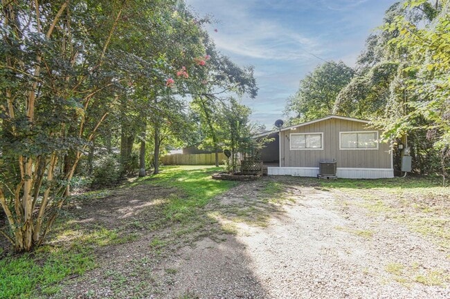 Building Photo - 507 Sioux River Rd