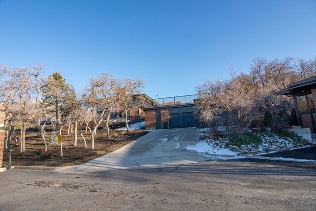 Building Photo - 1340 Ridgewood Ln