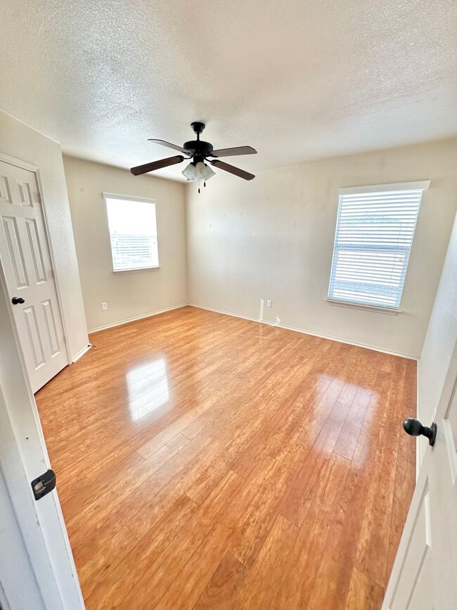 Building Photo - 4Bd/2.5Ba in Killeen, TX!