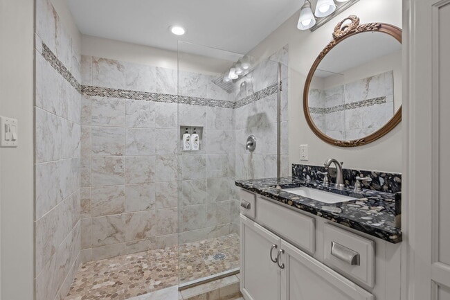 Building Photo - 182 Lewistown Rd