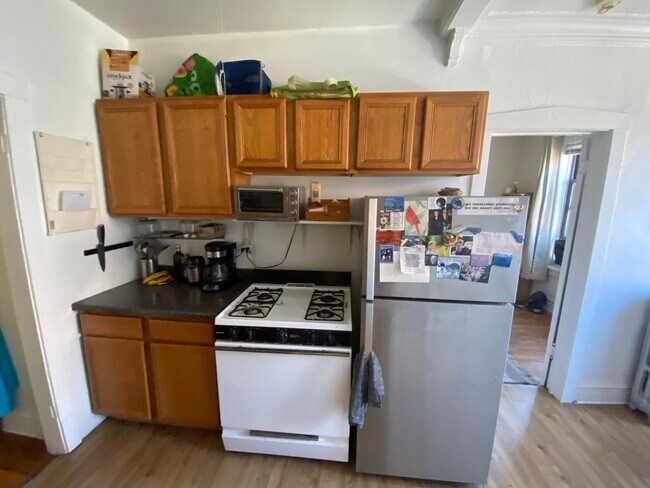 Building Photo - 1471 W Carmen Ave