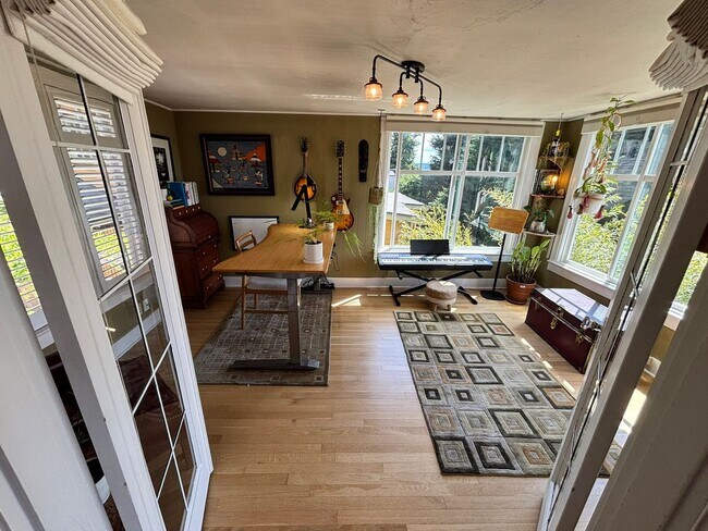 Building Photo - 4Bd/2.75Ba Seattle Home