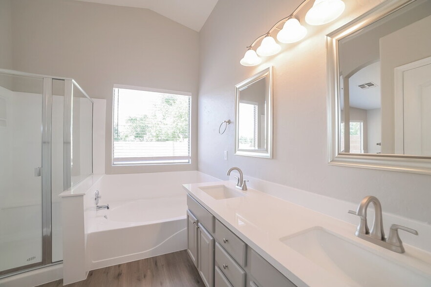 Building Photo - 8808 W Adam Ave