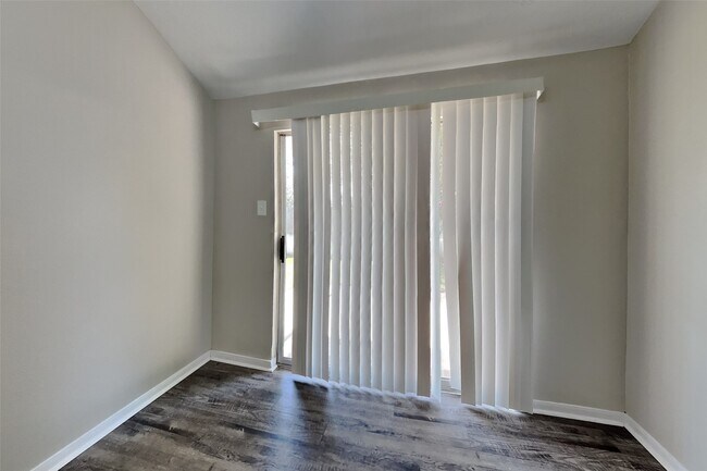 Building Photo - 20423 Drakewood Dr