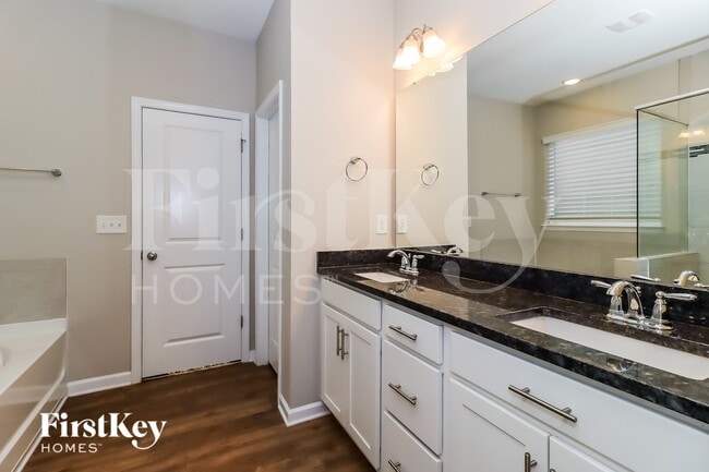 Building Photo - 5081 Devonshire Rd