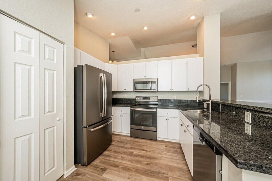 Building Photo - 4075 Sabal Lakes Rd