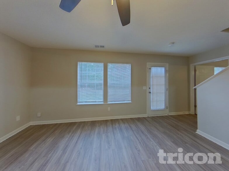 Building Photo - 2048 Lake Carolina Dr