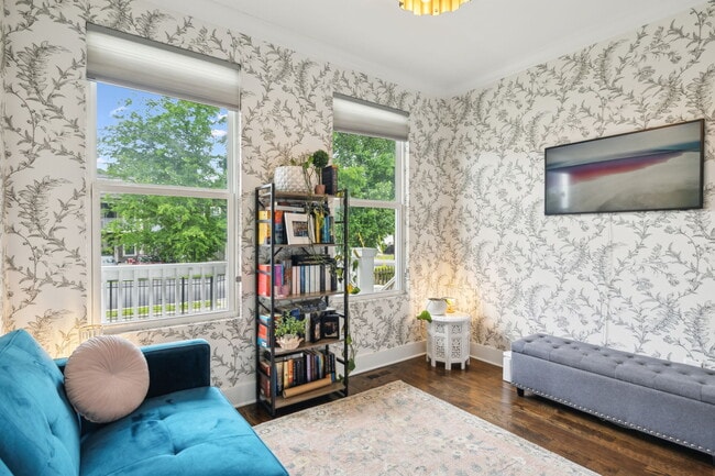 Building Photo - 6216B California Ave