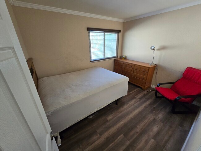 Building Photo - 2561 Gonzaga Ln