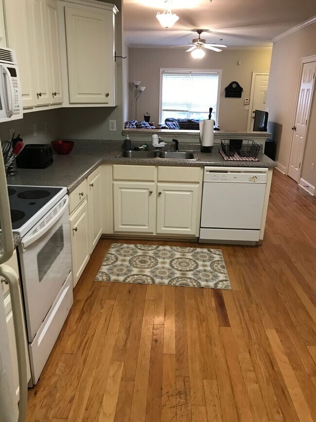 Building Photo - Stones Creek Townhome Condo!