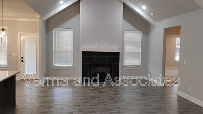 Building Photo - 710 Harbison St
