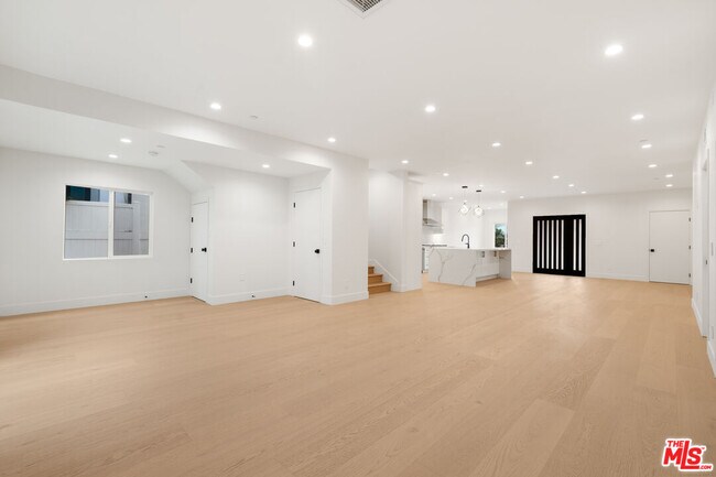 Building Photo - 4824 Saloma Ave