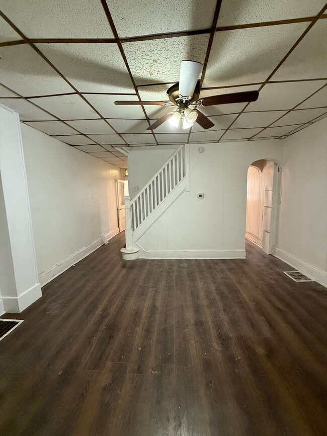 Building Photo - Nice size house for rent freshly done