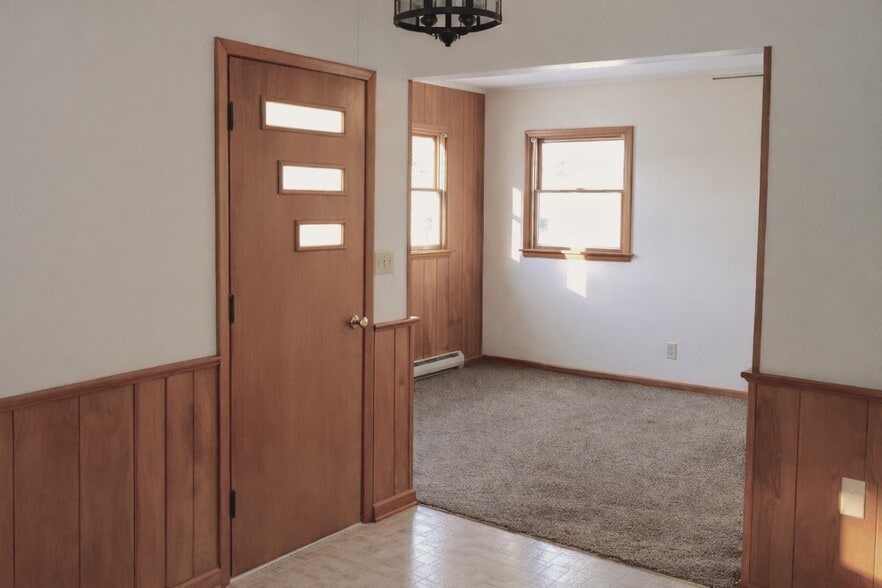 Front entrance / living room - 27 Gardenia Dr