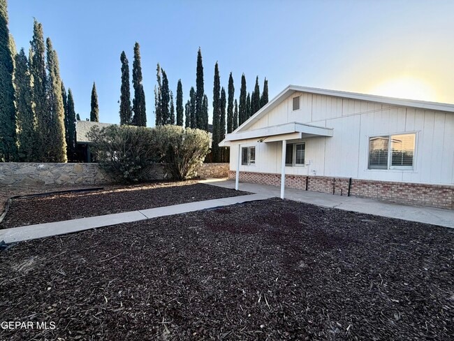 Building Photo - 1808 Loanda Ln