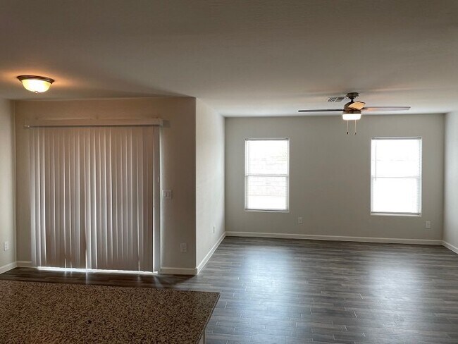 Building Photo - Georgeous 4bdrm/2bath Casa Grande Home for Rent!