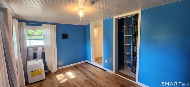 Building Photo - 1555 Byam Rd