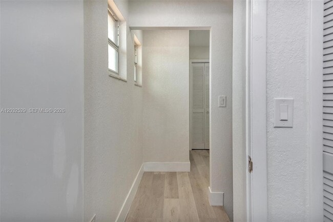 Building Photo - 424 W 13th St