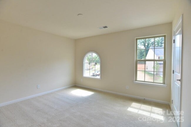 Building Photo - 1764 Evergreen Dr