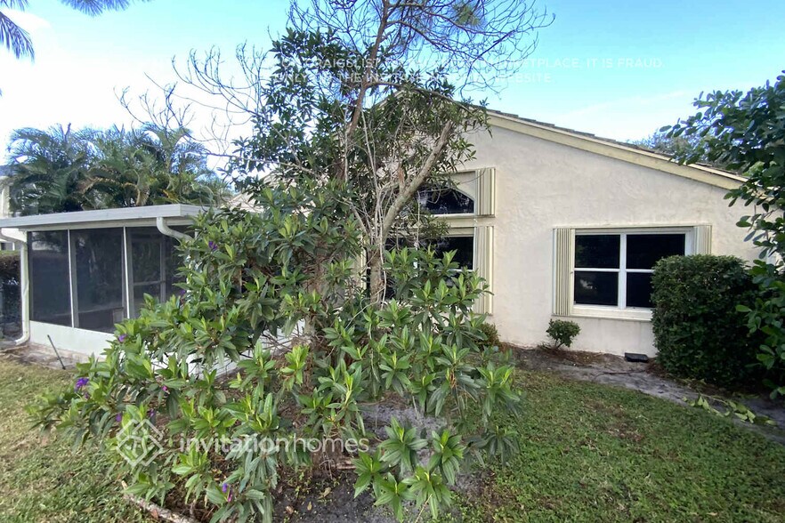 Building Photo - 3900 Majestic Palm Way