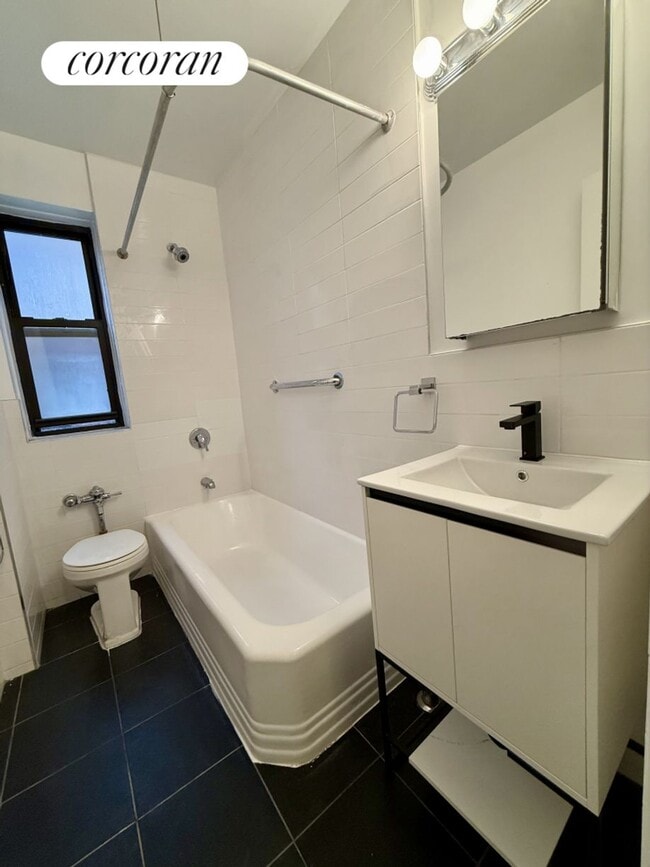 Building Photo - 108/50 71st Ave