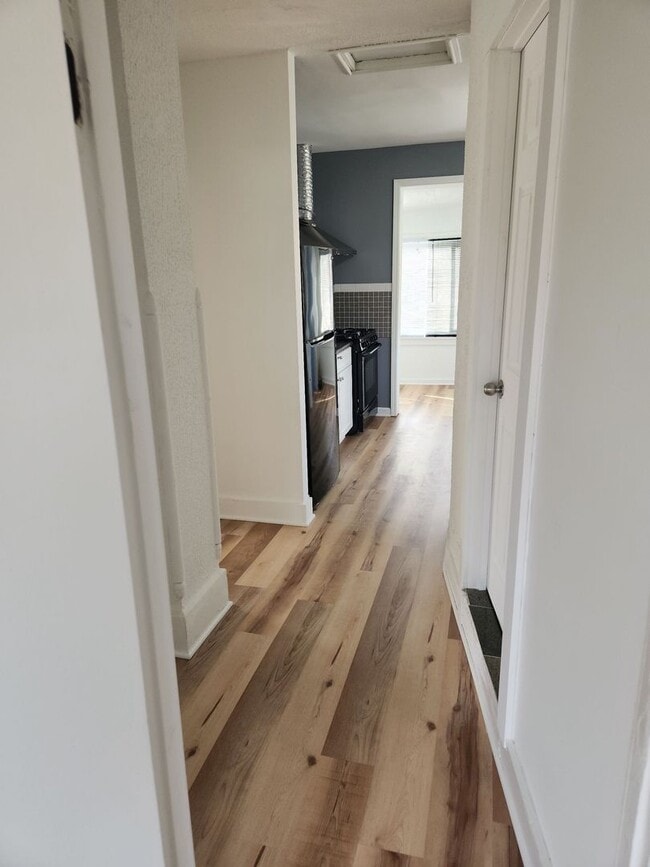 Building Photo - 264 N Jackson St