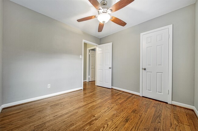 Building Photo - 4421 Lido Ln