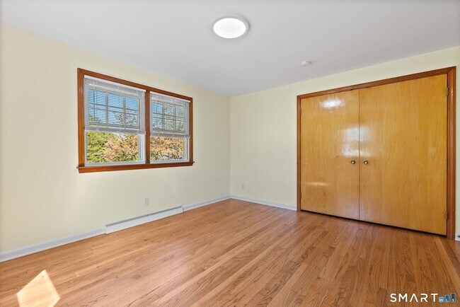 Building Photo - 67 Hicock Dr