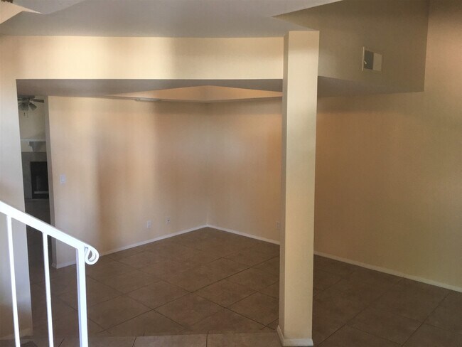 Building Photo - **EXCELLENT 3br/2.5ba/2carport TOWNHOUSE (GUADALUPE & GILBERT)**