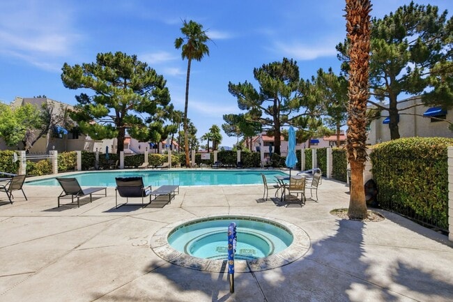 Building Photo - Upgraded 2 bedroom 2 bath upstairs condo