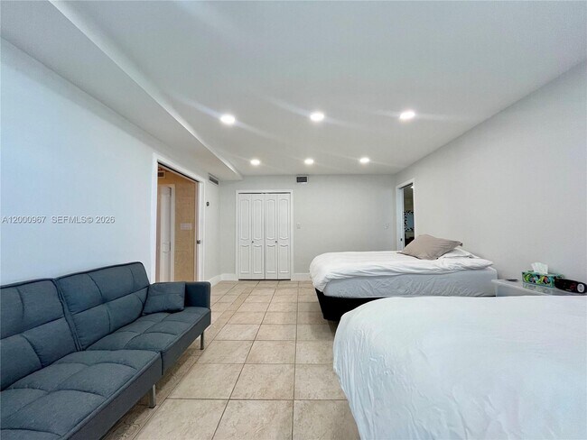 Building Photo - 9511 Collins Ave