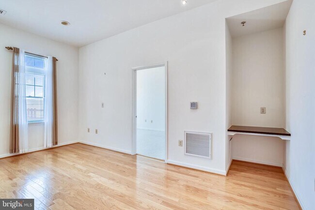 Building Photo - 309 Holland Ln
