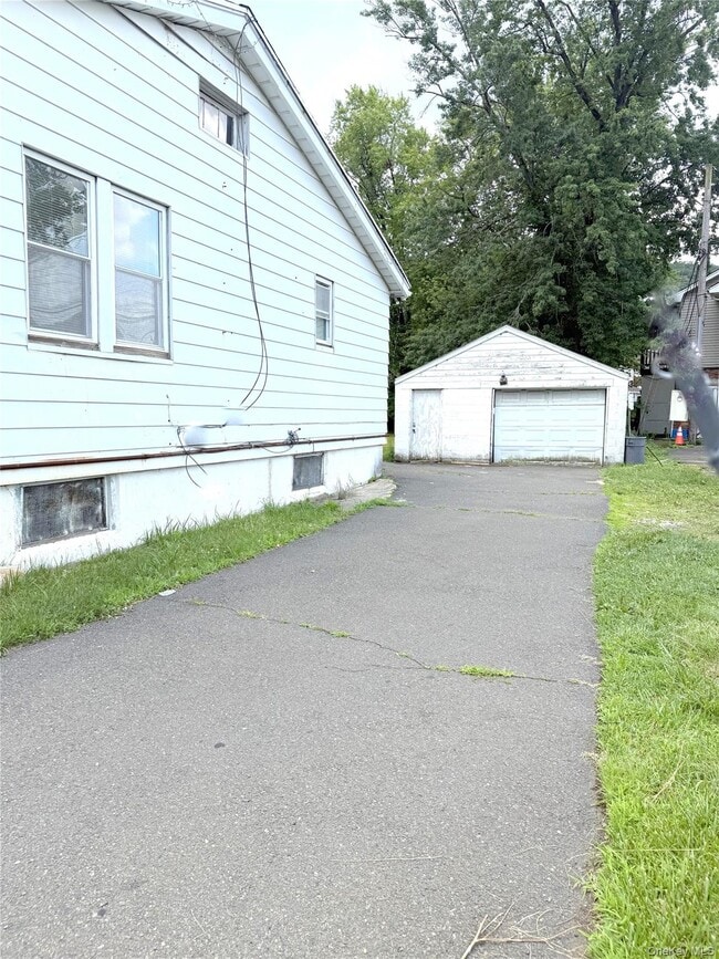 Building Photo - 135 Ramapo Rd