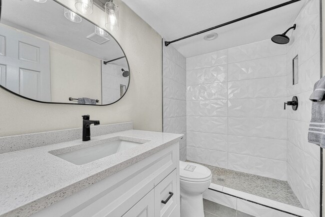 Building Photo - Bright & Updated 3-Bedroom Townhome in Desirable Cherry Creek School District