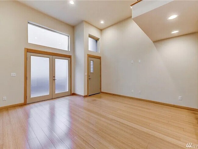 Building Photo - 6025 California Ave SW